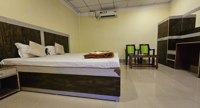 Single King Size Bed AC Room