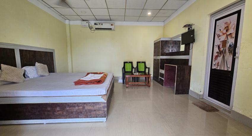 Single King Size Bed AC Room