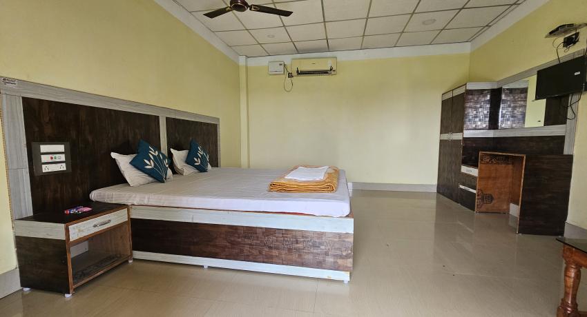 Single King Size Bed AC Room