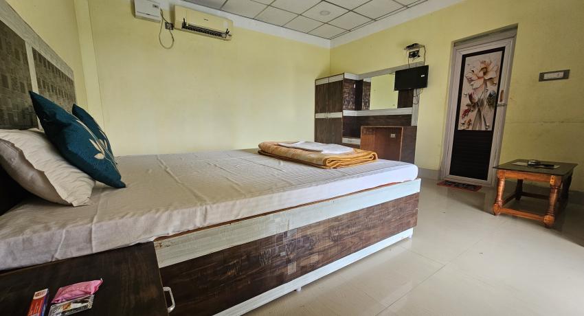 Single King Size Bed AC Room
